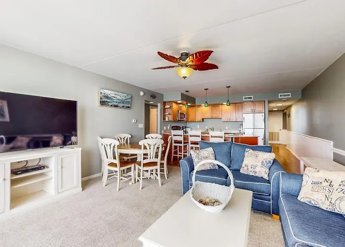 Cozy Beachfront With Balcony Views Pools & Game