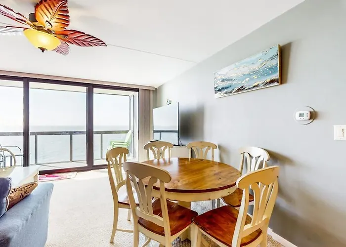 Cozy Beachfront With Balcony Views Pools & Game