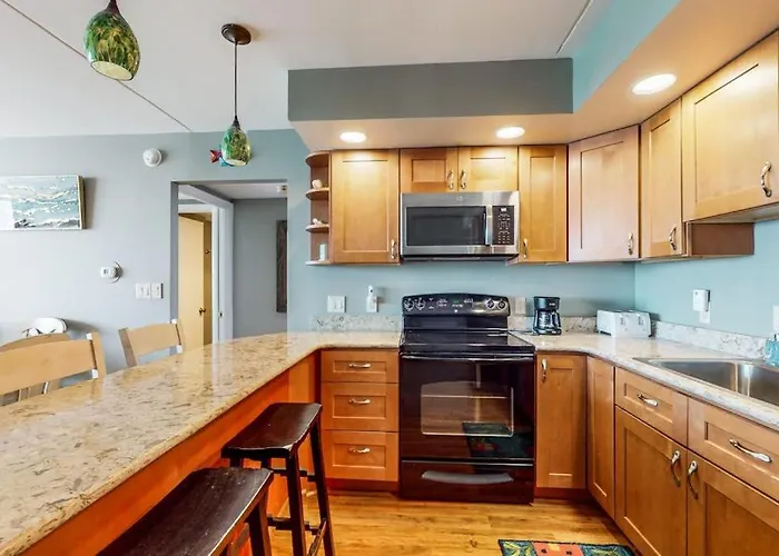 Cozy Beachfront With Balcony Views Pools & Game * Ocean City