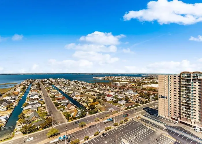Cozy Beachfront With Balcony Views Pools & Game Ocean City