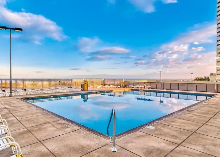 Cozy Beachfront With Balcony Views Pools & Game Ocean City